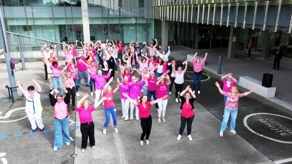 FlashMob Octobre Rose Côtes d'Armor vue2drone FlashMob Octobre Rose Côtes d'Armor vue2drone