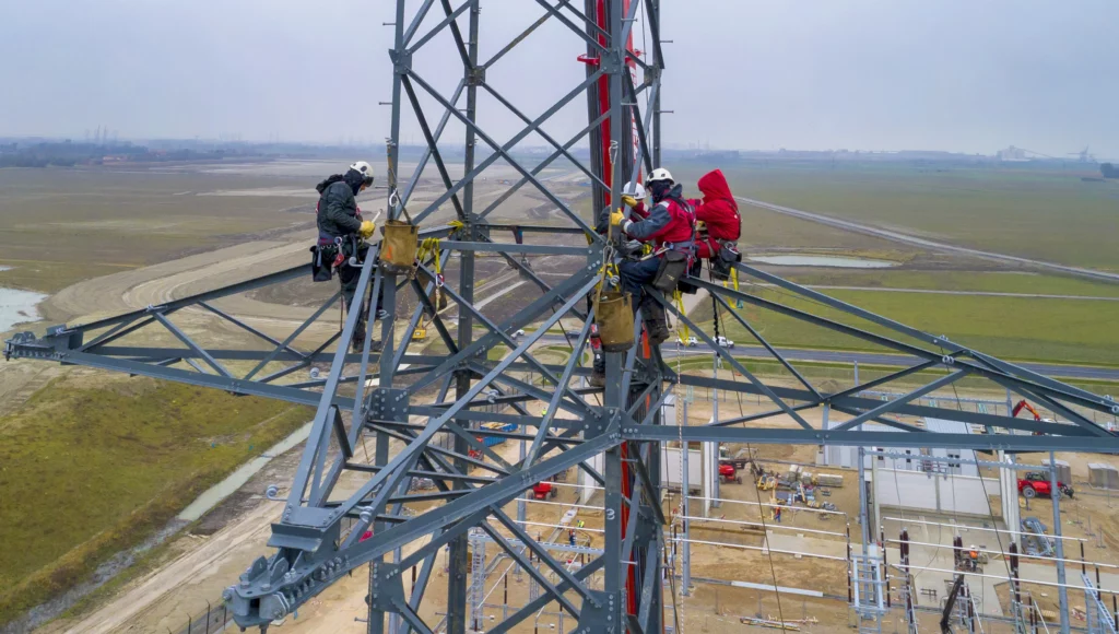 Installation pylone électrique vue2drone Installation pylone électrique vue2drone